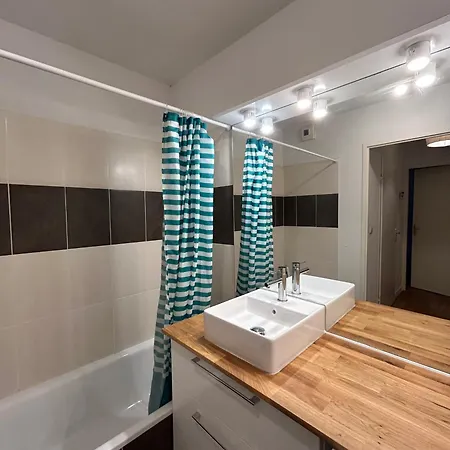 L'emile Lecrivain Parking Facile 아파트