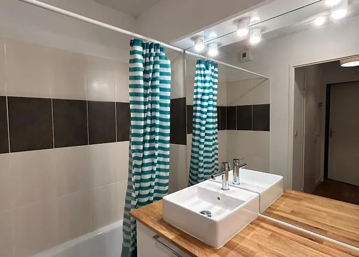 L'emile Lecrivain Parking Facile Apartment